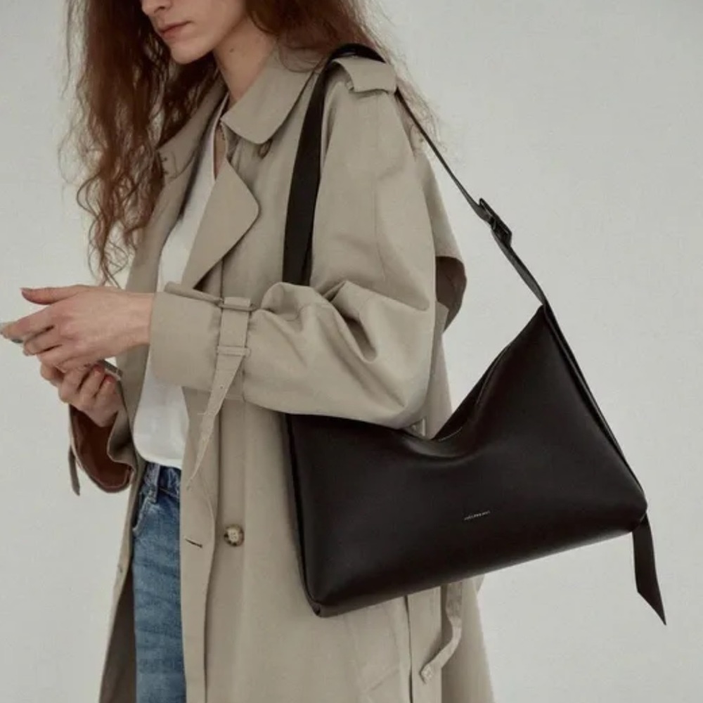 Lecc Project | W Concept | Black Purse